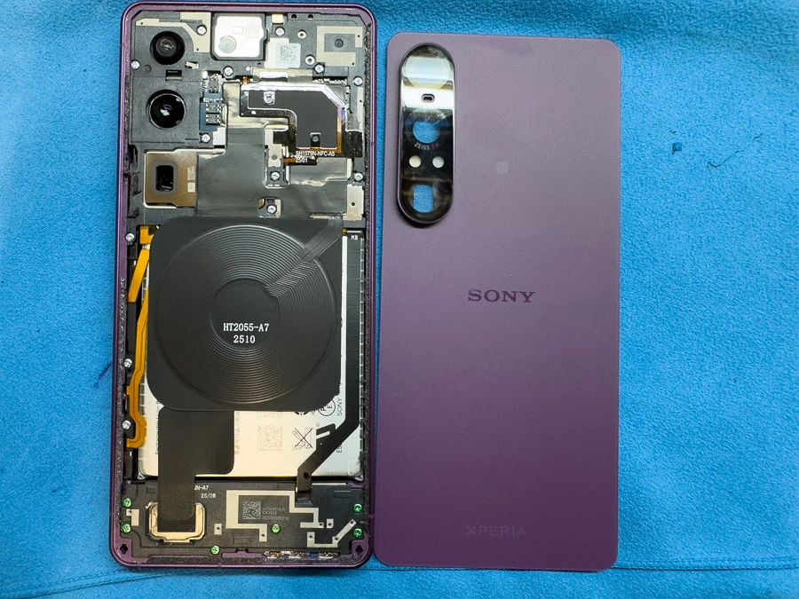 Xperia ZR WiFi修理 — 修理の様子