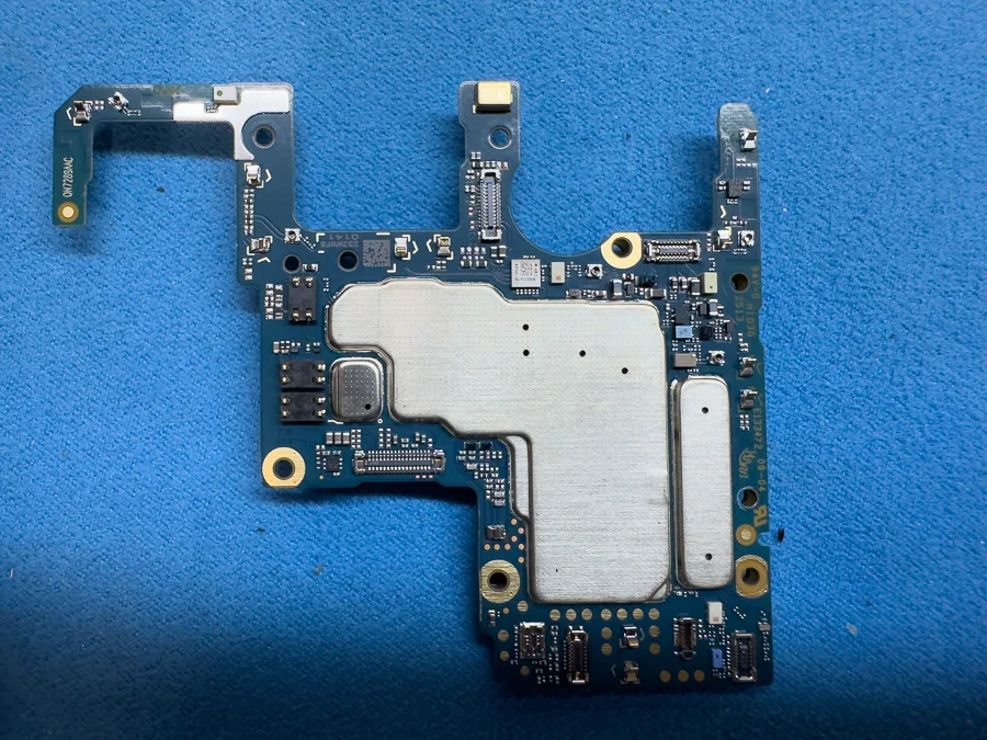 Xperia XZ2 Compact 通信修理 — 修理の様子