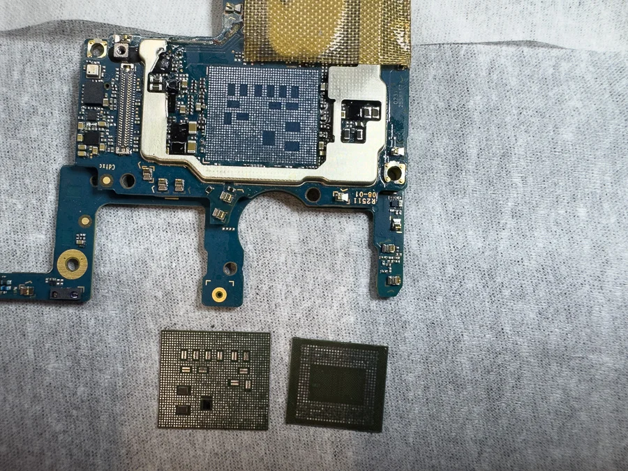 Xperia Z1 f システム修復 — 修理の様子