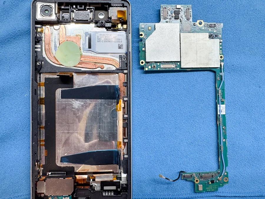 Xperia XZ データ復旧 — 修理の様子