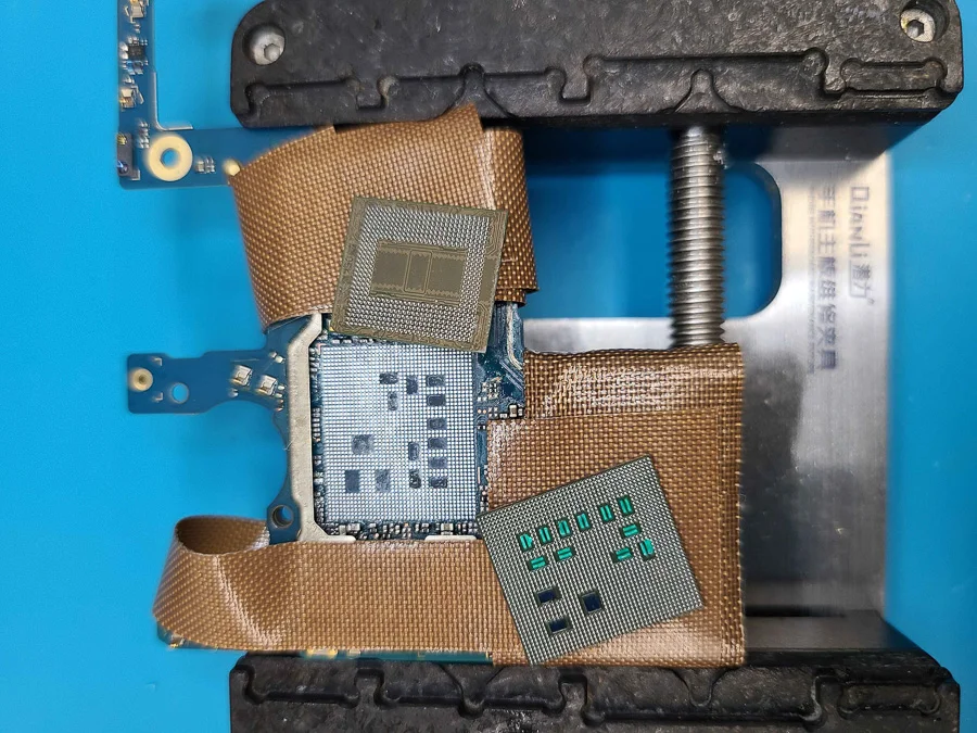 Xperia 1 IV 無線 WiFi修理 — 修理の様子