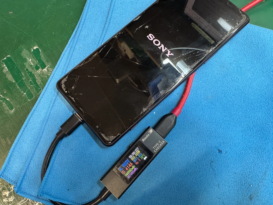 Xperia X Performance WiFi修理 — 修理の様子