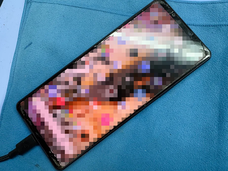 Xperia XZs データ復旧 — 修理の様子