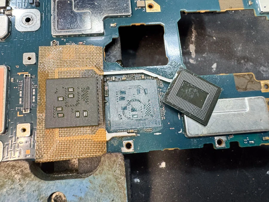 Xperia 5 V 通信修理 — 修理の様子