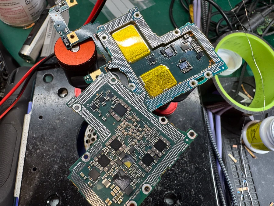 Xperia 10 V 基板修理 — 修理の様子