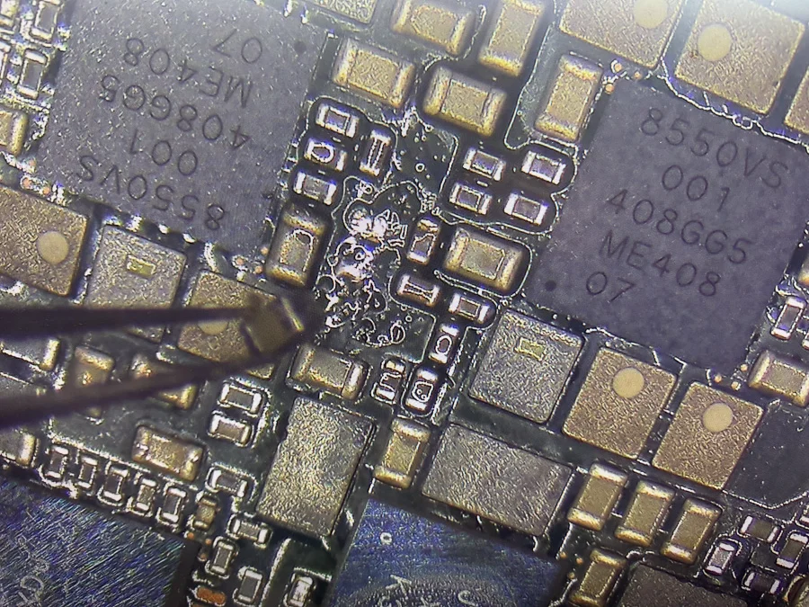 Xperia A2 データ復旧 — 修理の様子