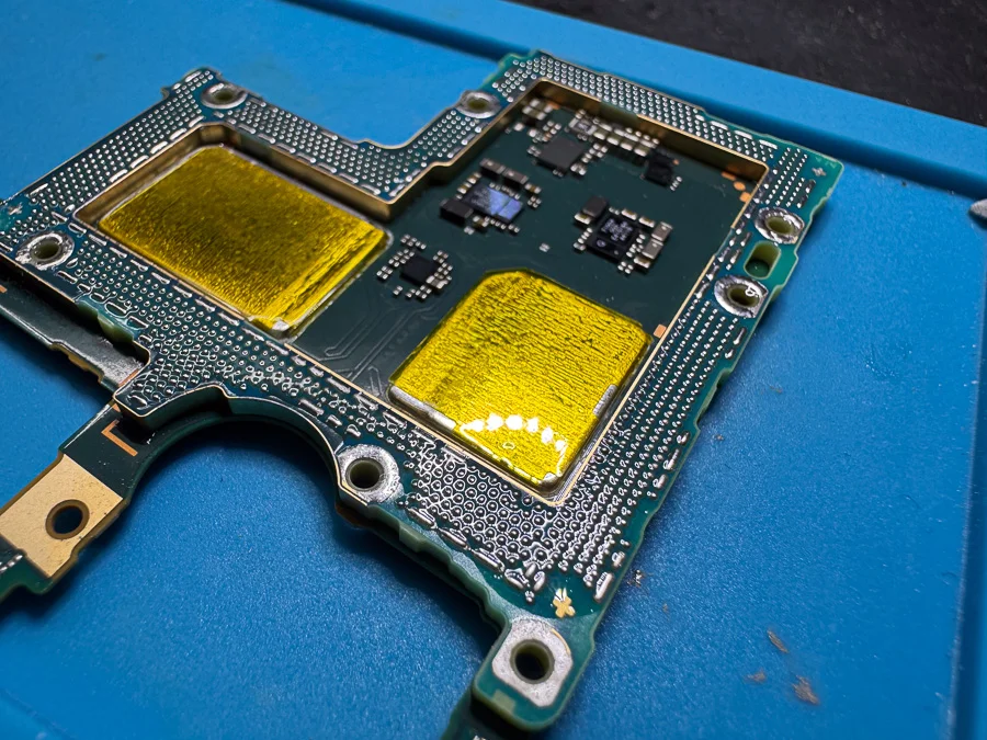 Xperia 1 IV システム修復 — 修理の様子