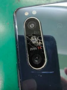 Xperia Z1 カメラ修理 — 修理の様子