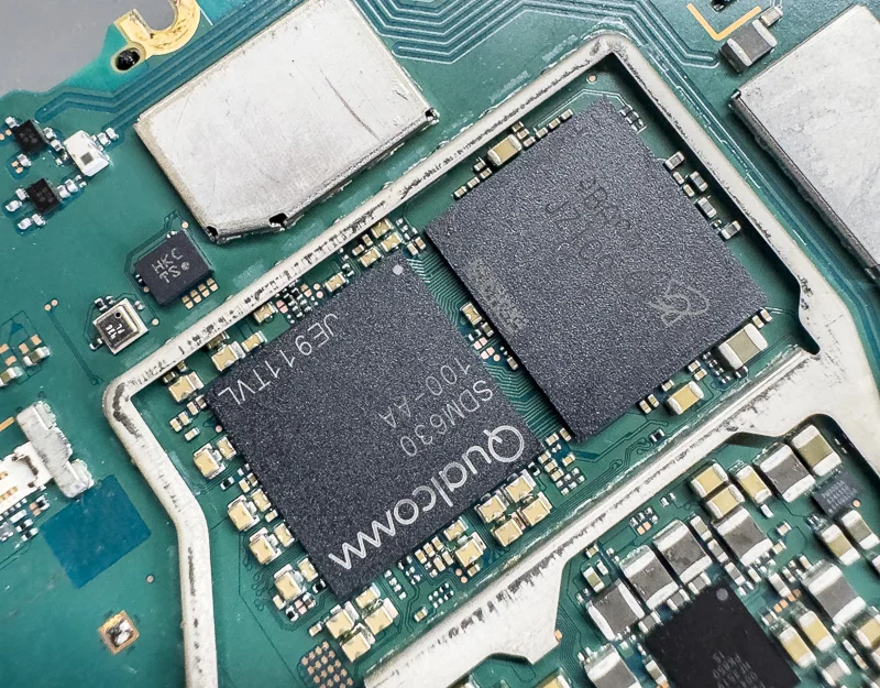 Xperia 10 III 充電口修理 — 修理の様子