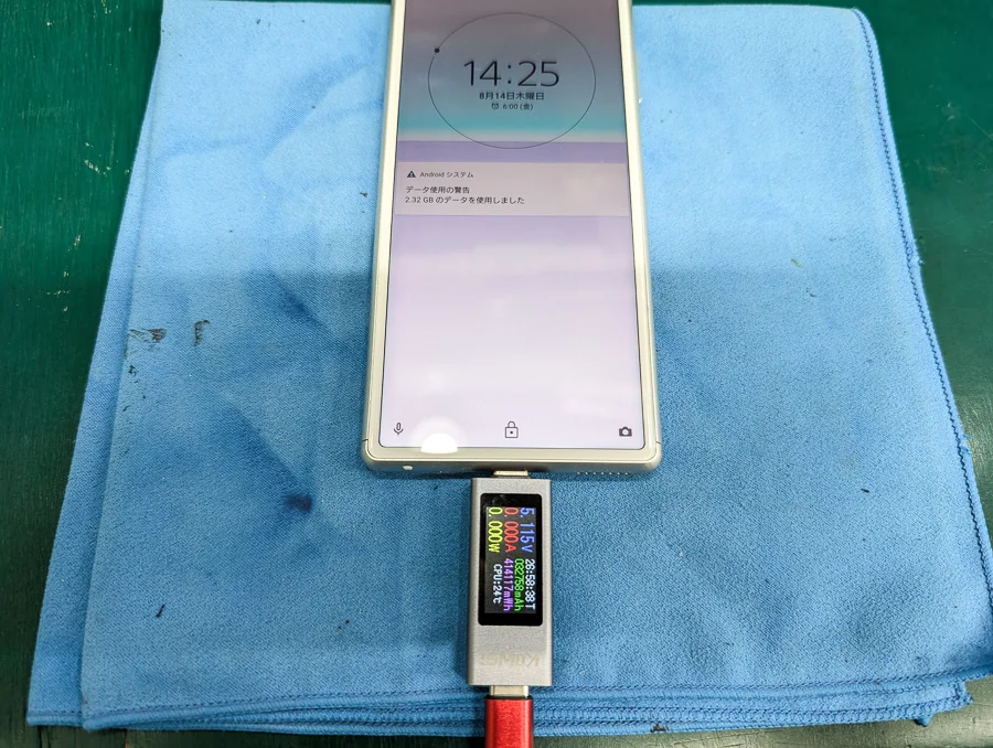 Xperia Z4 Tablet 充電口修理 — 修理の様子