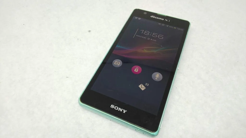 Xperia Z4 タッチパネル修理 — 修理の様子