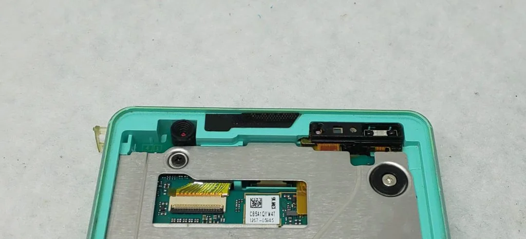Xperia J1 Compact WiFi修理 — 修理の様子