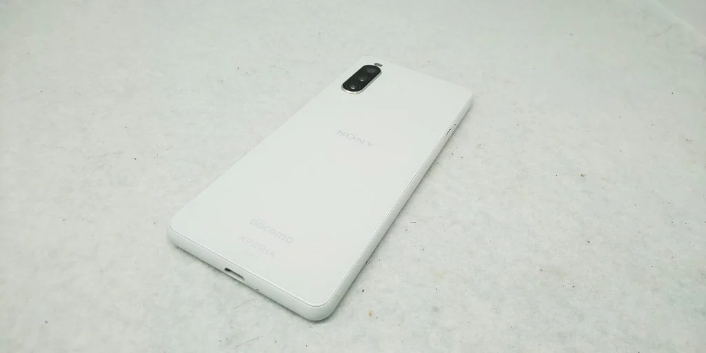 Xperia XZ1 背面パネル修理 — 修理の様子