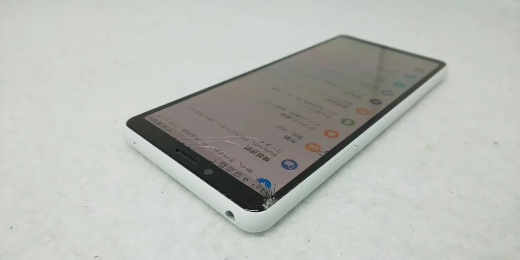 Xperia 1 V 画面割れ修理 — 修理の様子