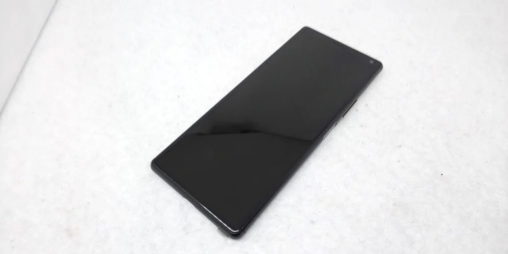 Xperia 10 III 画面割れ修理 — 修理の様子