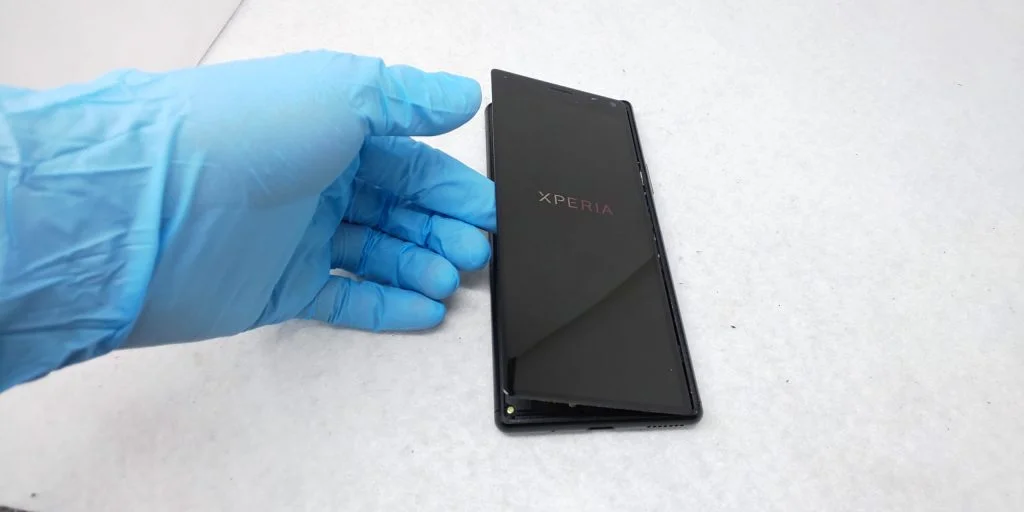 Xperia Z5 Compact 液晶修理 — 修理の様子