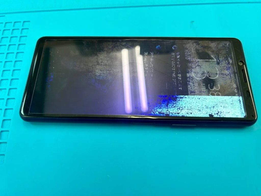 Xperia 5 V バッテリー交換 — 修理の様子