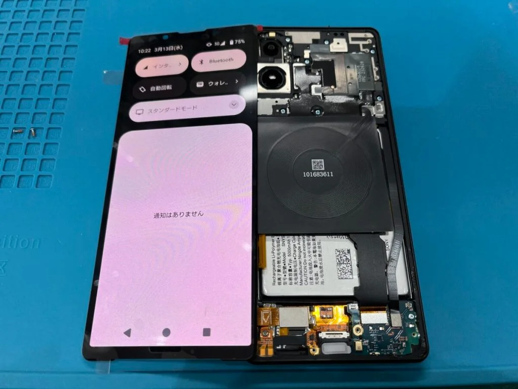 Xperia Ace III 液晶修理 — 修理の様子