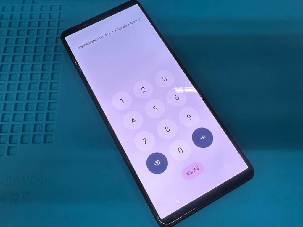 Xperia Z5 Premium 液晶修理 — 修理の様子