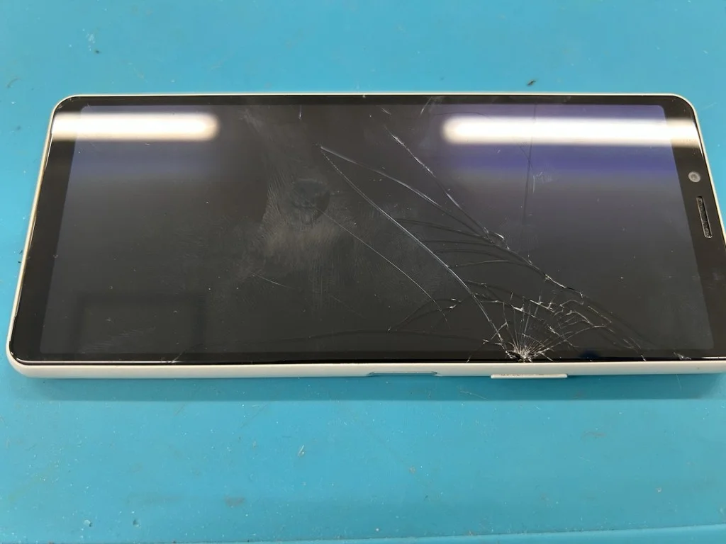 Xperia X Compact 液晶修理 — 修理の様子