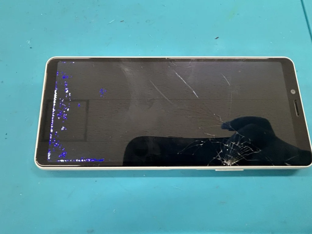 Xperia 1 液晶修理 — 修理の様子