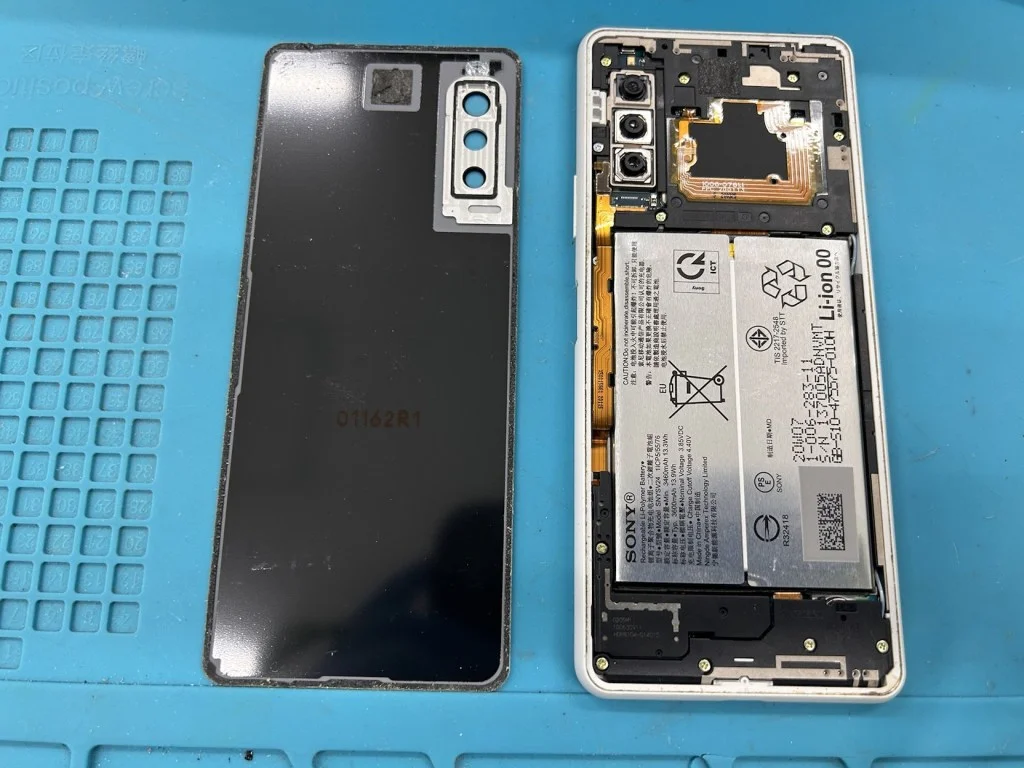Xperia ZR 液晶修理 — 修理の様子