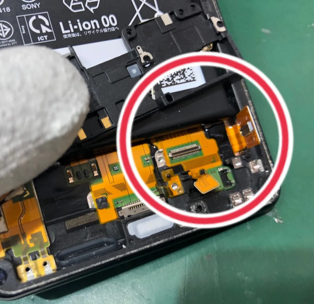 Xperia XZ2 液晶修理 — 修理の様子