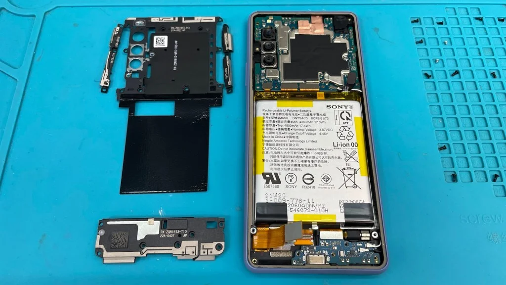 Xperia 10 III 液晶修理 — 修理の様子