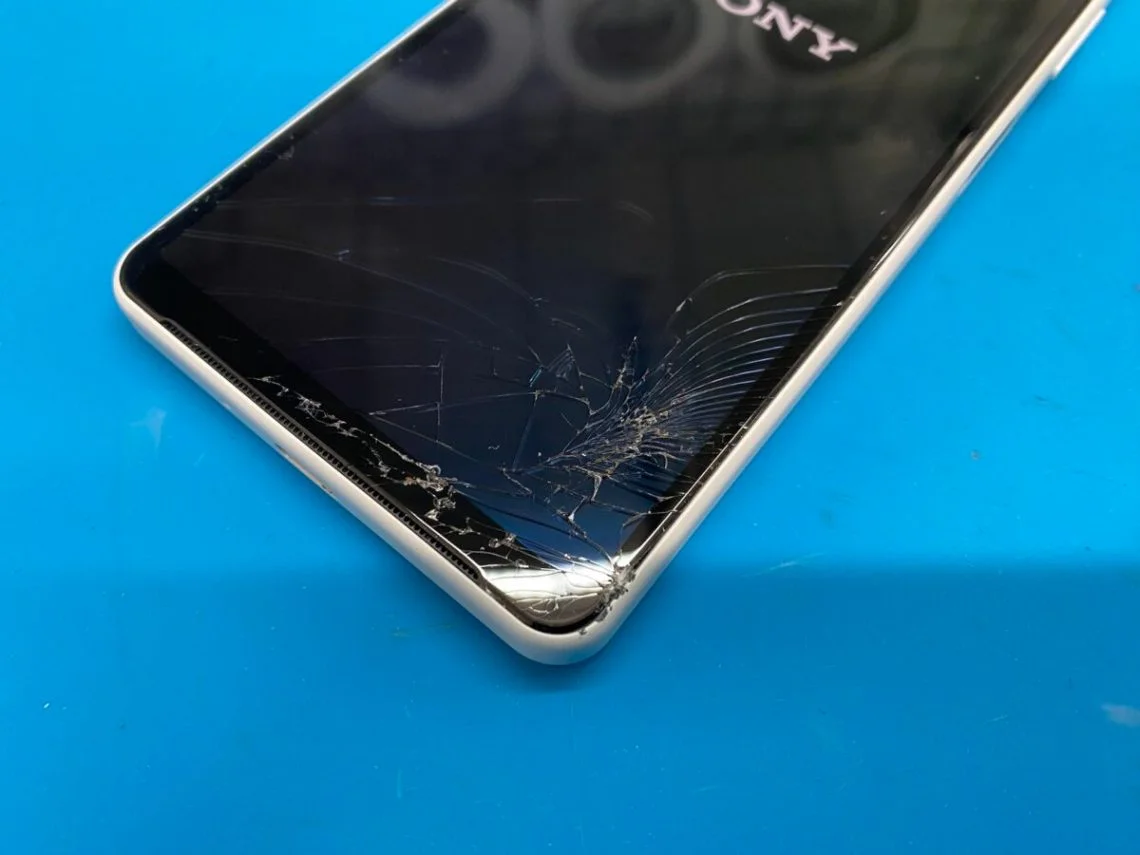 Xperia 1 II 液晶修理 — 修理の様子