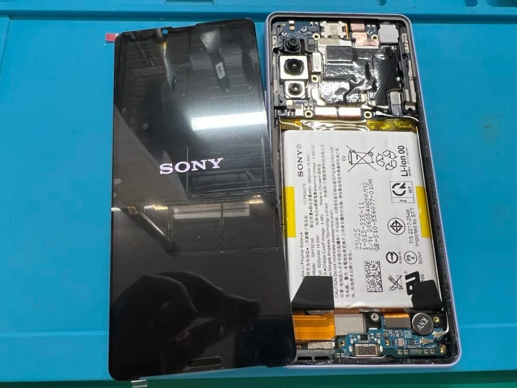 Xperia XZ Premium 液晶修理 — 修理の様子