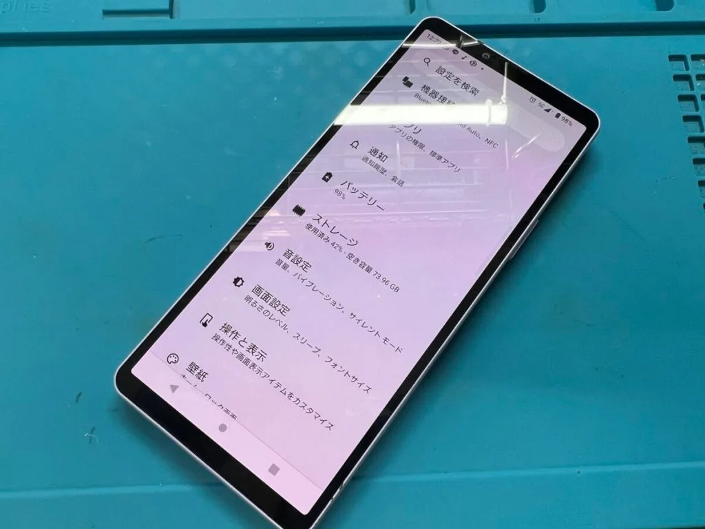 Xperia XZ1 Compact 画面割れ修理 — 修理の様子