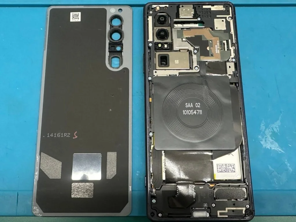 Xperia A 液晶修理 — 修理の様子
