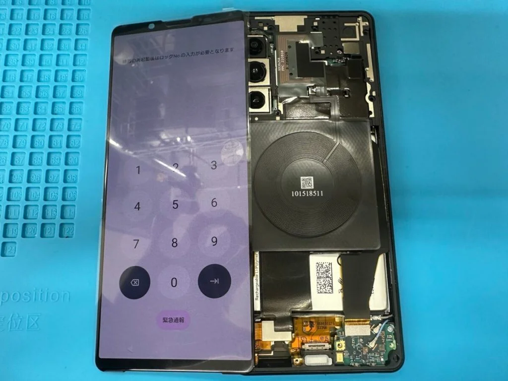 Xperia XZ 画面割れ修理 — 修理の様子