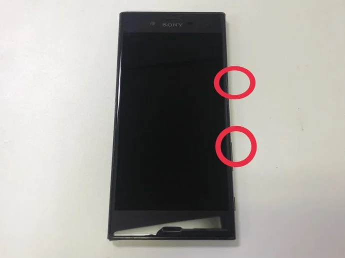 Xperia Z2 Tablet タッチパネル修理 — 修理の様子