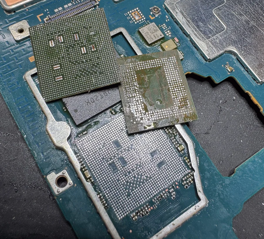 Xperia XA 水没修理 — 修理の様子