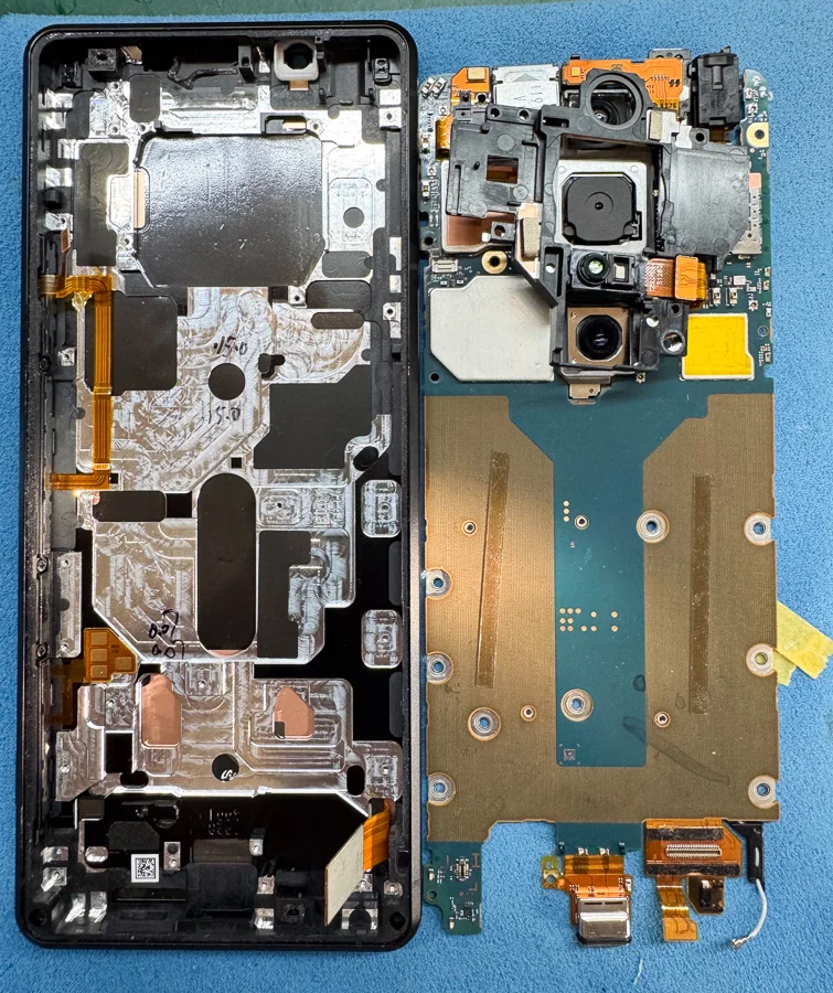 Xperia 10 II 水没修理 — 修理の様子