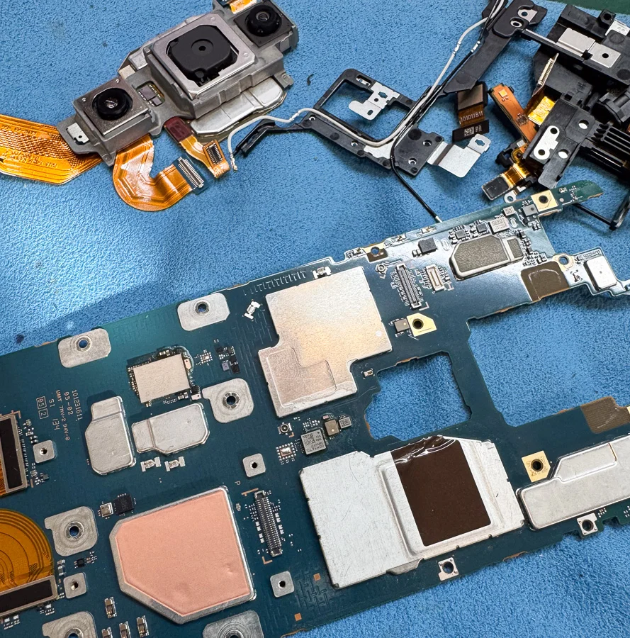 Xperia Z5 Compact 水没修理 — 修理の様子