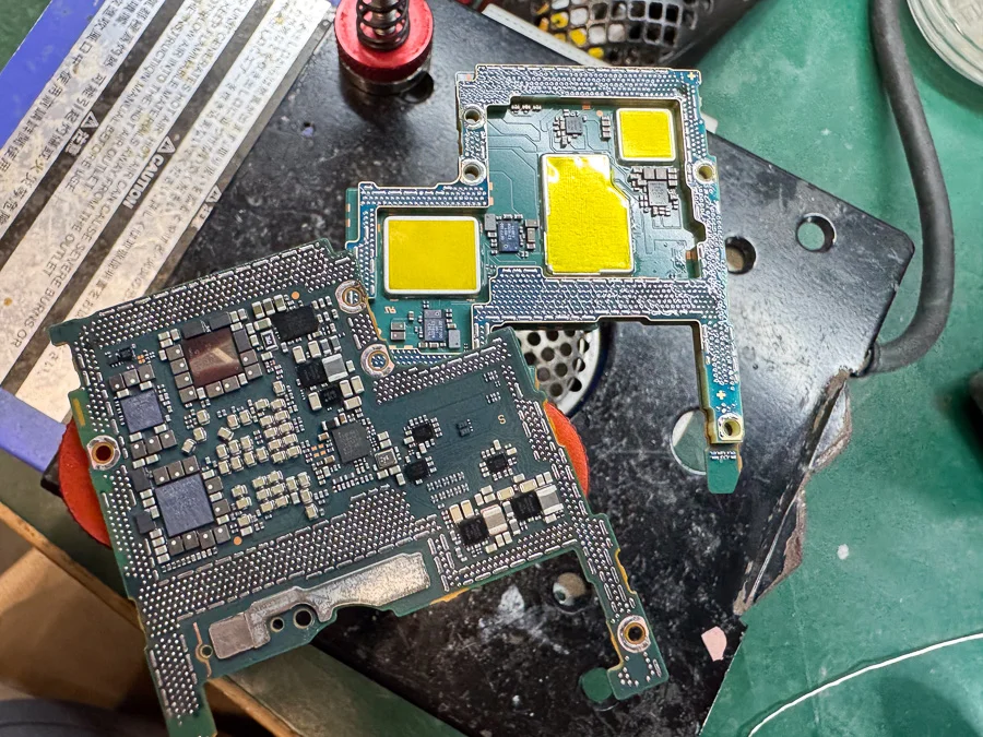 Xperia 5 III 水没修理 — 修理の様子