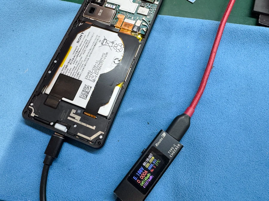 Xperia Z4 Tablet 水濡れ・浸水修理 即日対応 水没修理 — 修理の様子