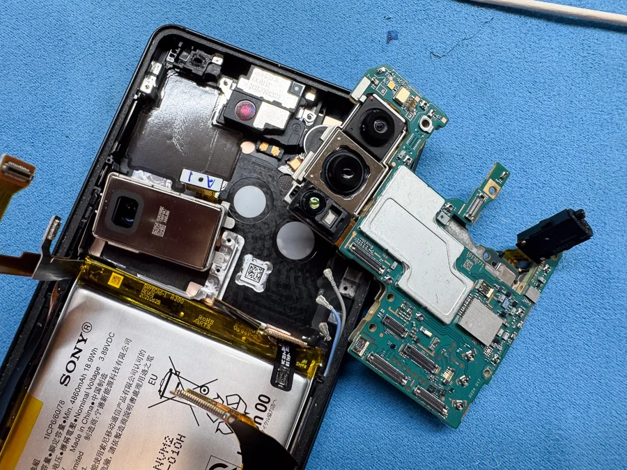 Xperia Z1 f 水没修理 — 修理の様子