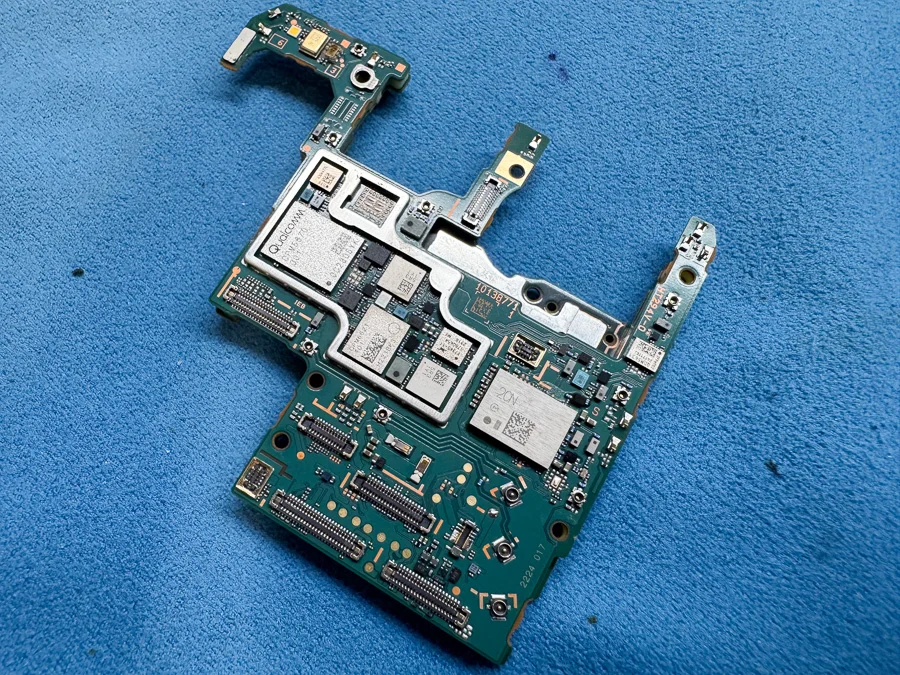 Xperia XZ1 水濡れ・浸水修理 即日対応 水没修理 — 修理の様子